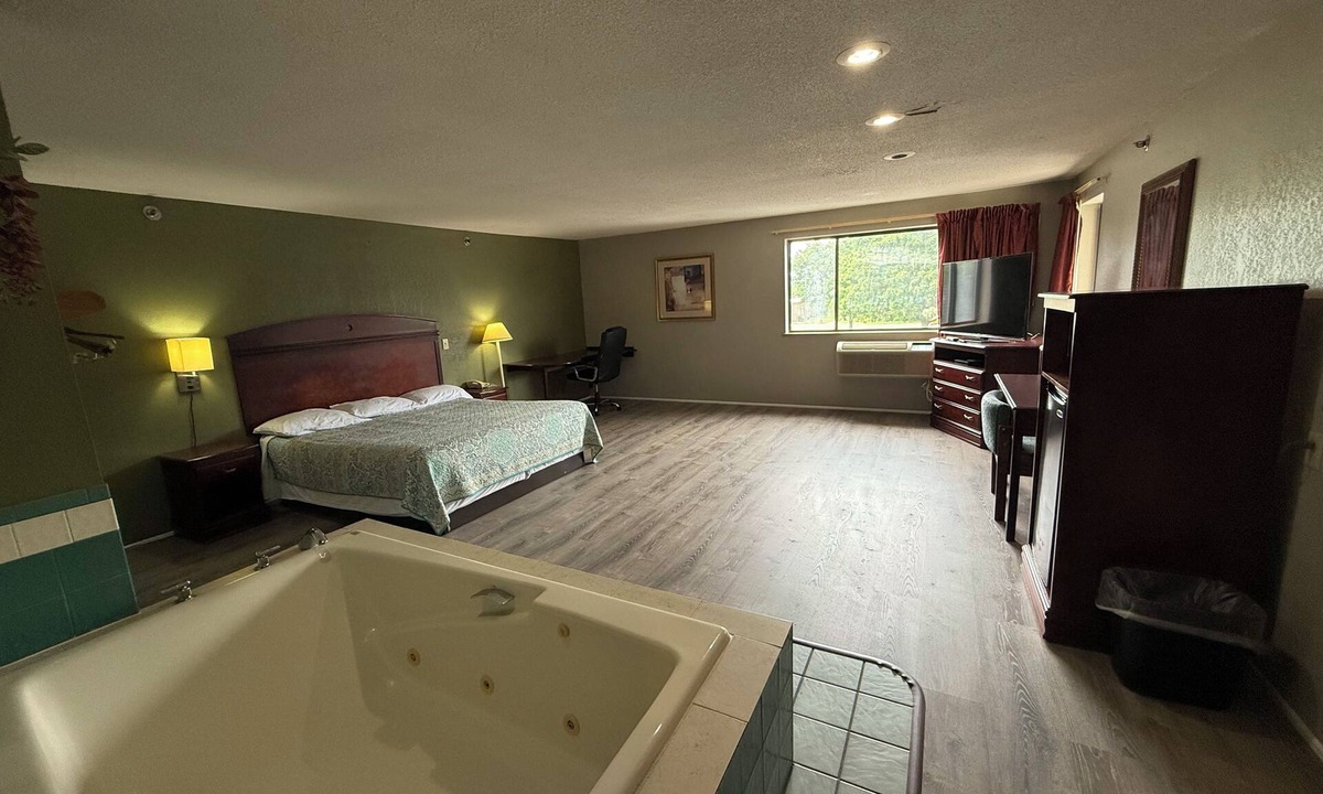 Coldwater Hotel | Coldwater Inn & Suites near I 69