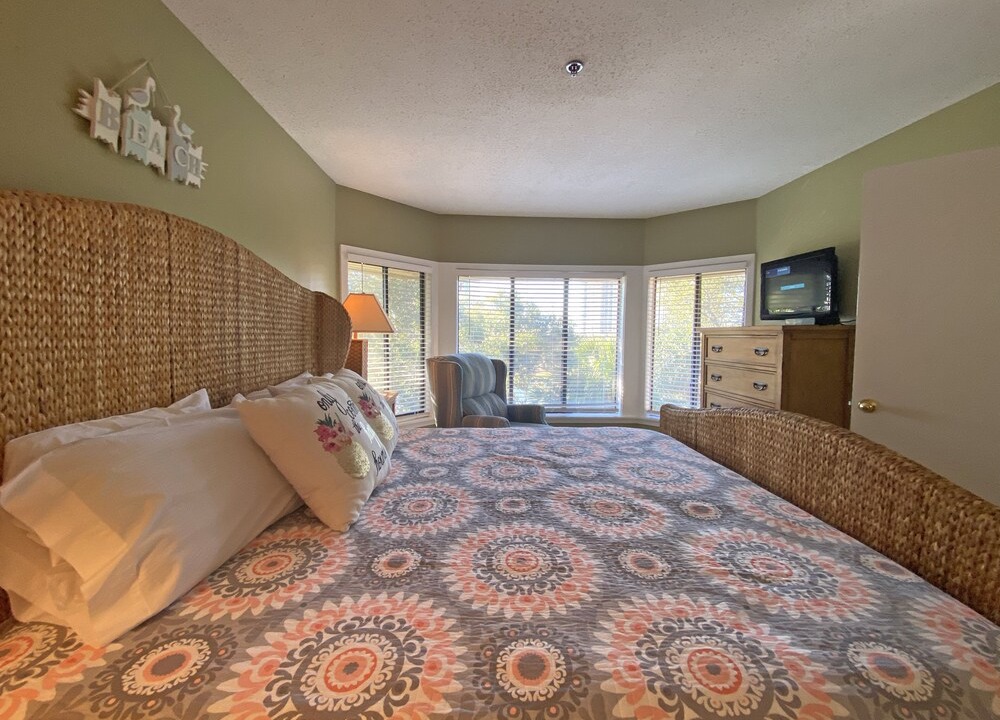 Arcadian Shores Condo | *Come Relax in This Private Bungalow by the Beach at Kingston Plantation!!*