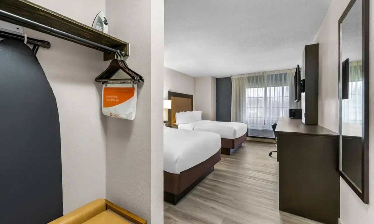 Brewerton Hotel | Comfy Room Near Oneida Lake – Explore Parks & Local Adventures | 3 Units