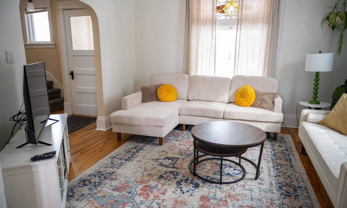 Como House | Como Conservatory, Fairgrounds & Downtown. 3 bed, 1 bath kid friendly home.