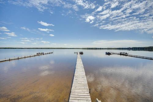 Stone Lake House | Convenient Cabin w/Access to 3 Boat Docks!