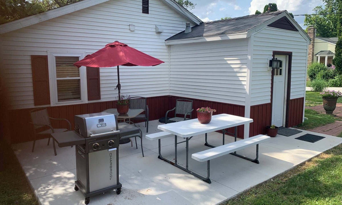 Lansing House | Cottage11: 2 Bedroom-3 beds. Laundry, Sleeps 6. Park right at your Entry Door.