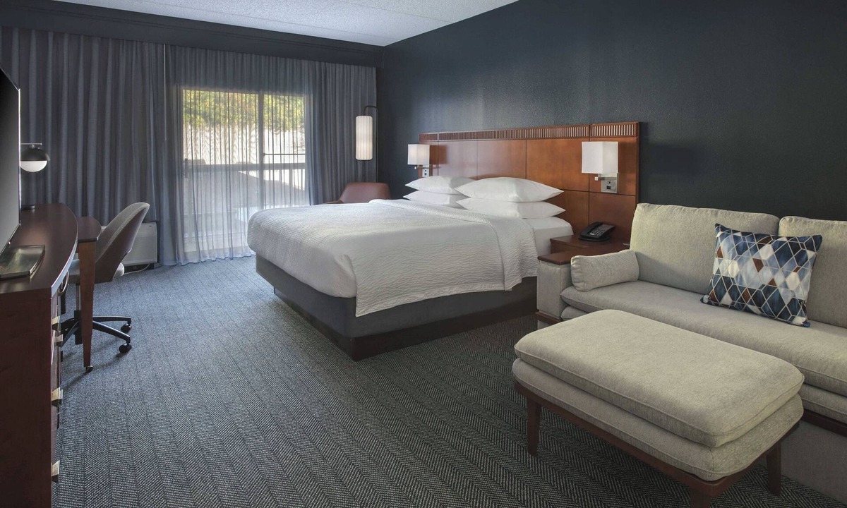 Norwalk Hotel | Courtyard by Marriott Norwalk