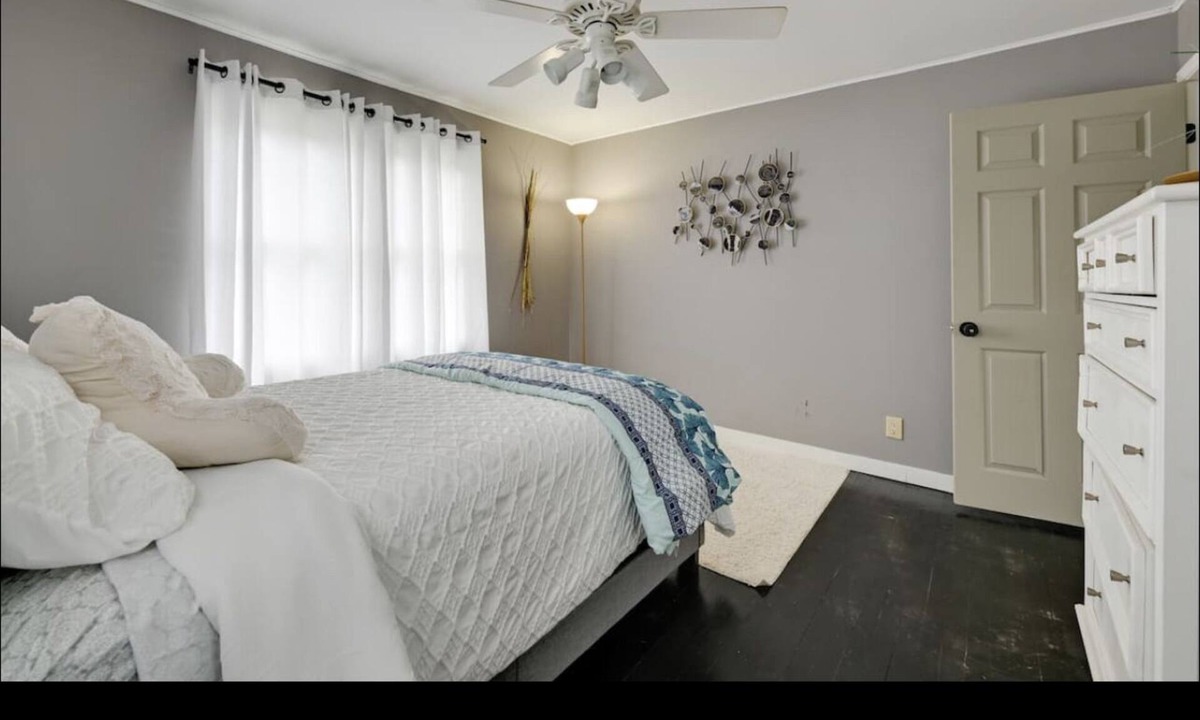 North Babylon House | Cozy 3 BR Near Belmont State Park- 4 min Drive