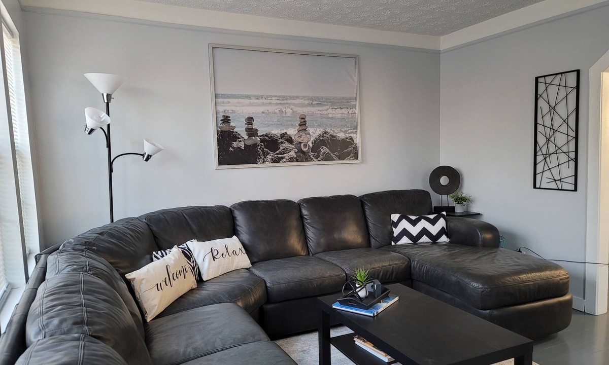 Ypsilanti House | Cozy 4 Bedroom Home Away from Home