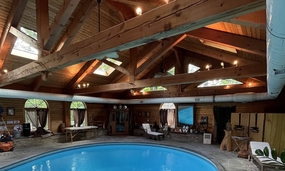 Woodstock Apartment | Cozy artist apartment located in heart of Woodstock with rejuvenating spa