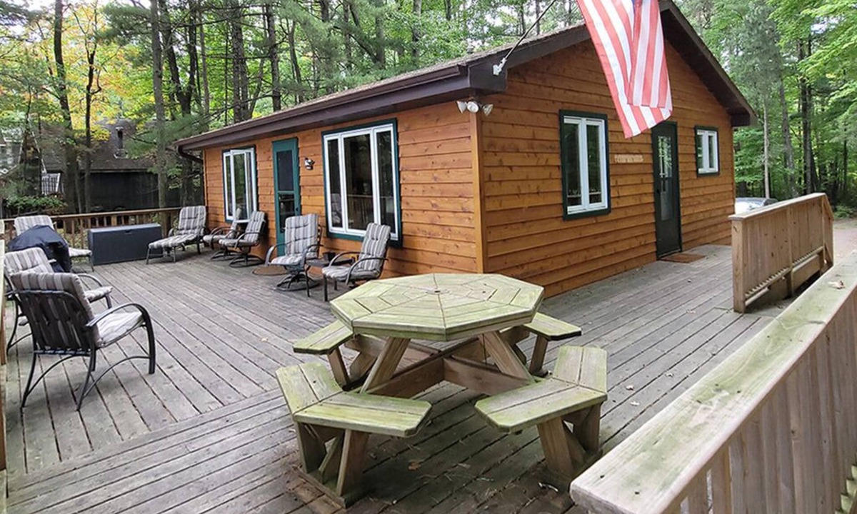 Stone Lake Cabin | Cozy cabin on class A Musky Lake - Lake Big Sissabagama - Pet Friendly