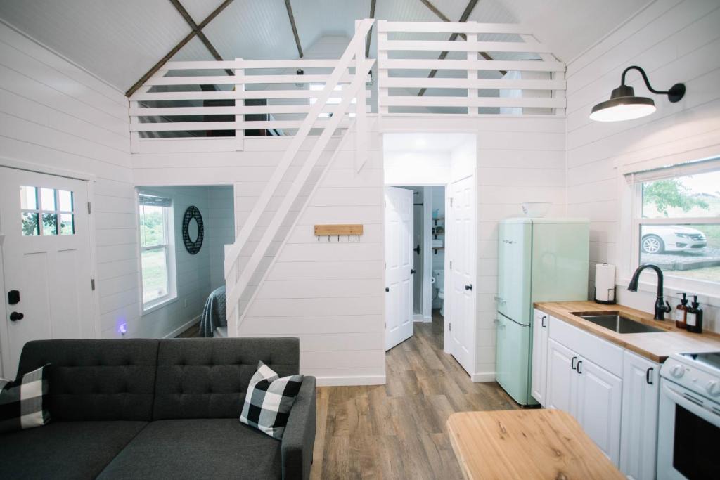 Dry Ridge House | Cozy Cottage on 250 Acre Dairy Farm Near Ark