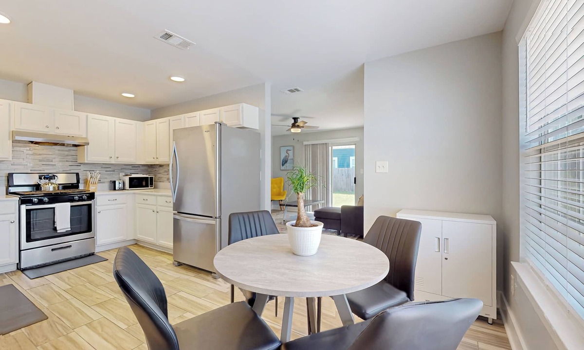Downtown Apartment | Cozy Duplex Spacious Close to Everything