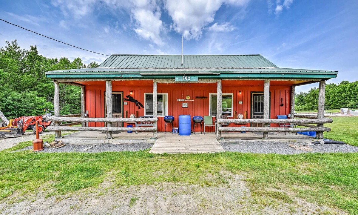 Solon Cabin | Cozy rustic cabin with WiFi in charming Solon