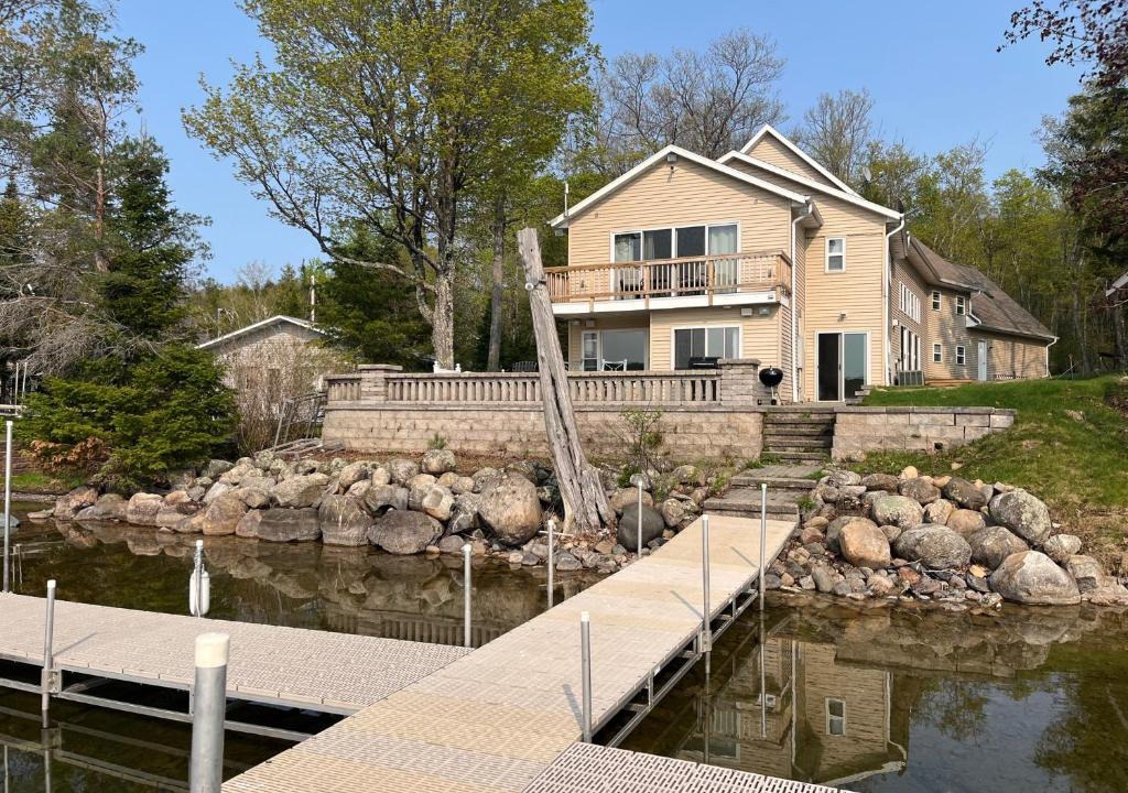 Stambaugh House | Deepwater Lodge Chicaugon Lake!