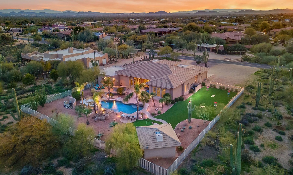 Desert Hide-a-way House | Desert Oasis ★Pool-Spa-Disc Golf-Ping Pong-Poker Table-Pool Table★