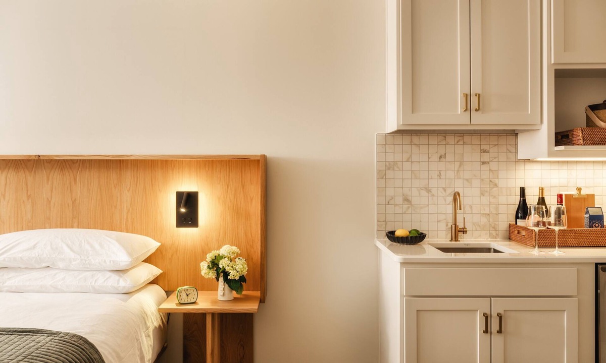 Elk Rapids Hotel | Dexter Hotel