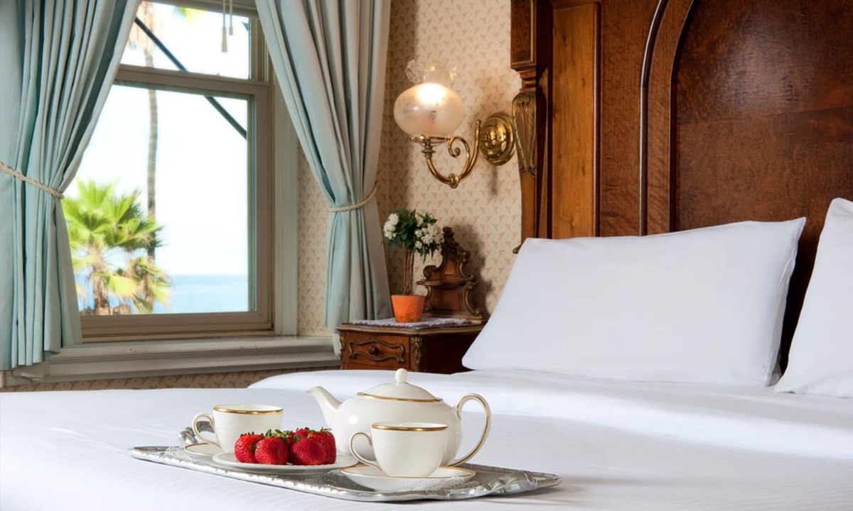 West Newport Bed & Breakfast | Dorymans Oceanfront Inn