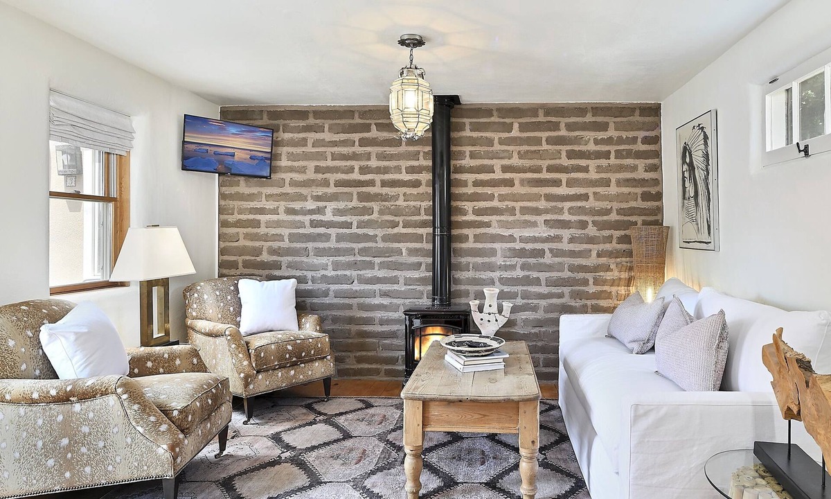 Downtown Santa Fe Bed & Breakfast | Dos Hermanas Casita 2 | Walk to Plaza | Courtyard