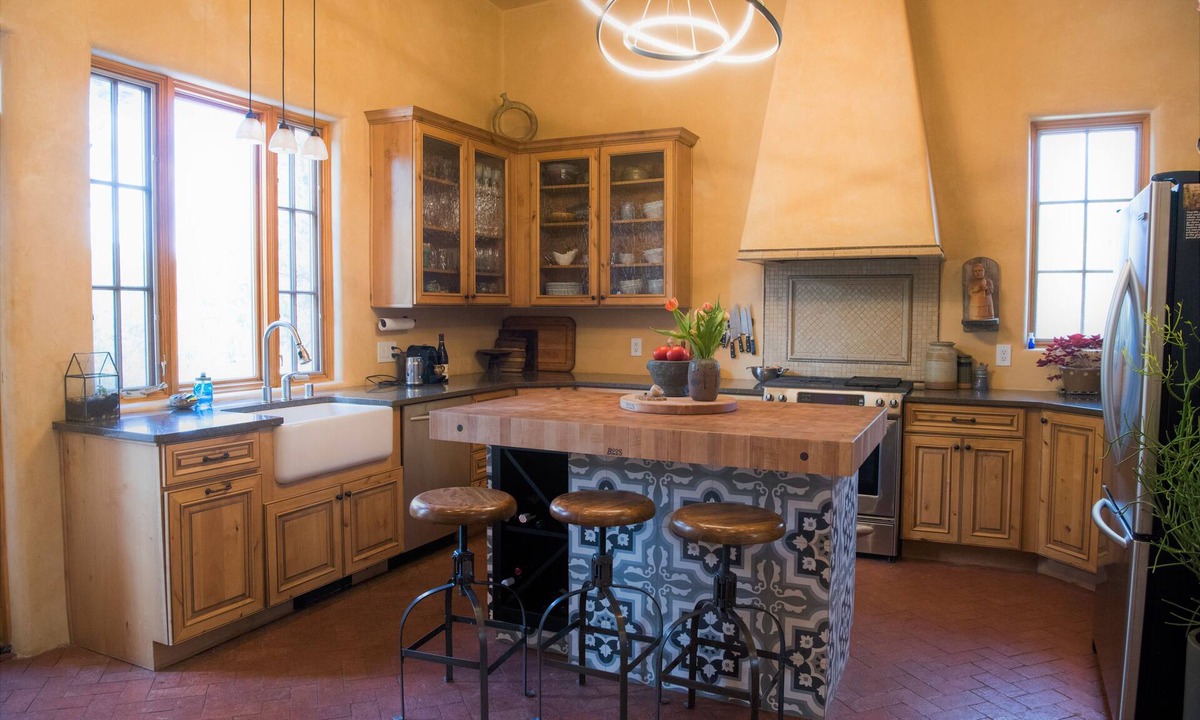 Northeast Santa Fe House | Downtown Home on 1.5 Acres! Perfect for ski and summer! Hot Tub and Outdoor Zen