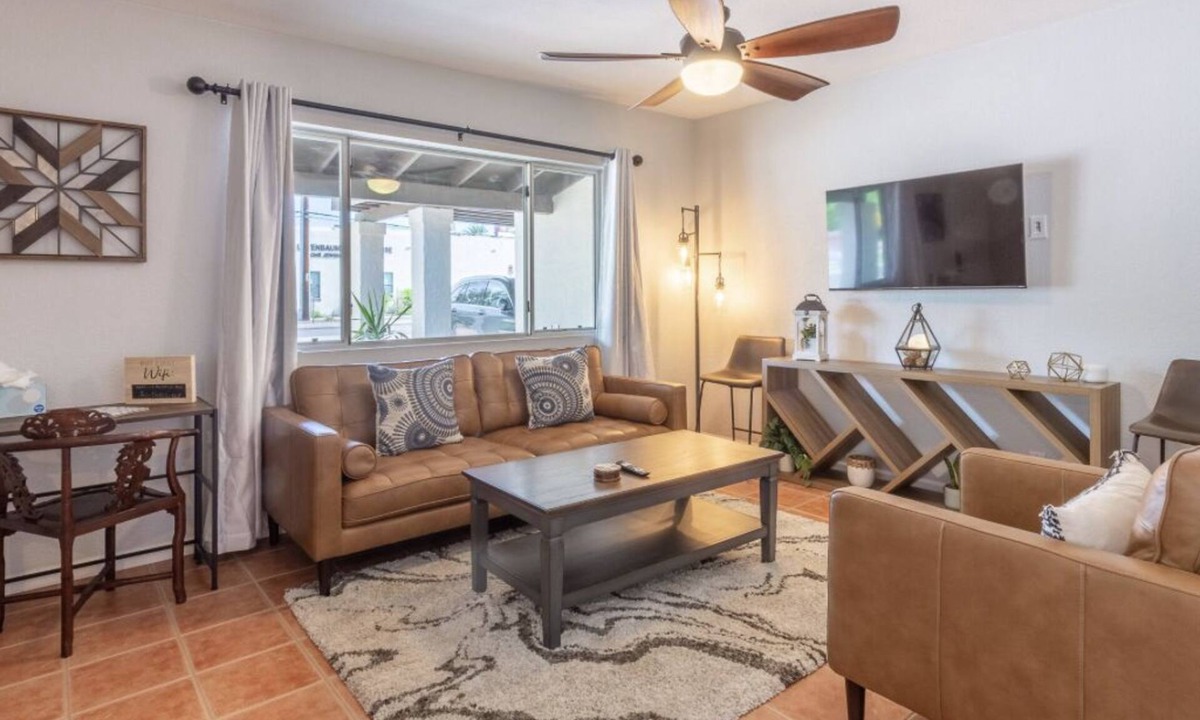 Mitchell Park East House | Downtown Tempe Maple-Ash Patio Home Steps from ASU