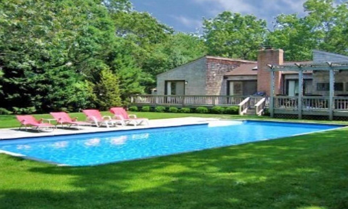 Northwest Harbor House | East Hampton slice of heaven with heated pool and 3 minute drive to village.