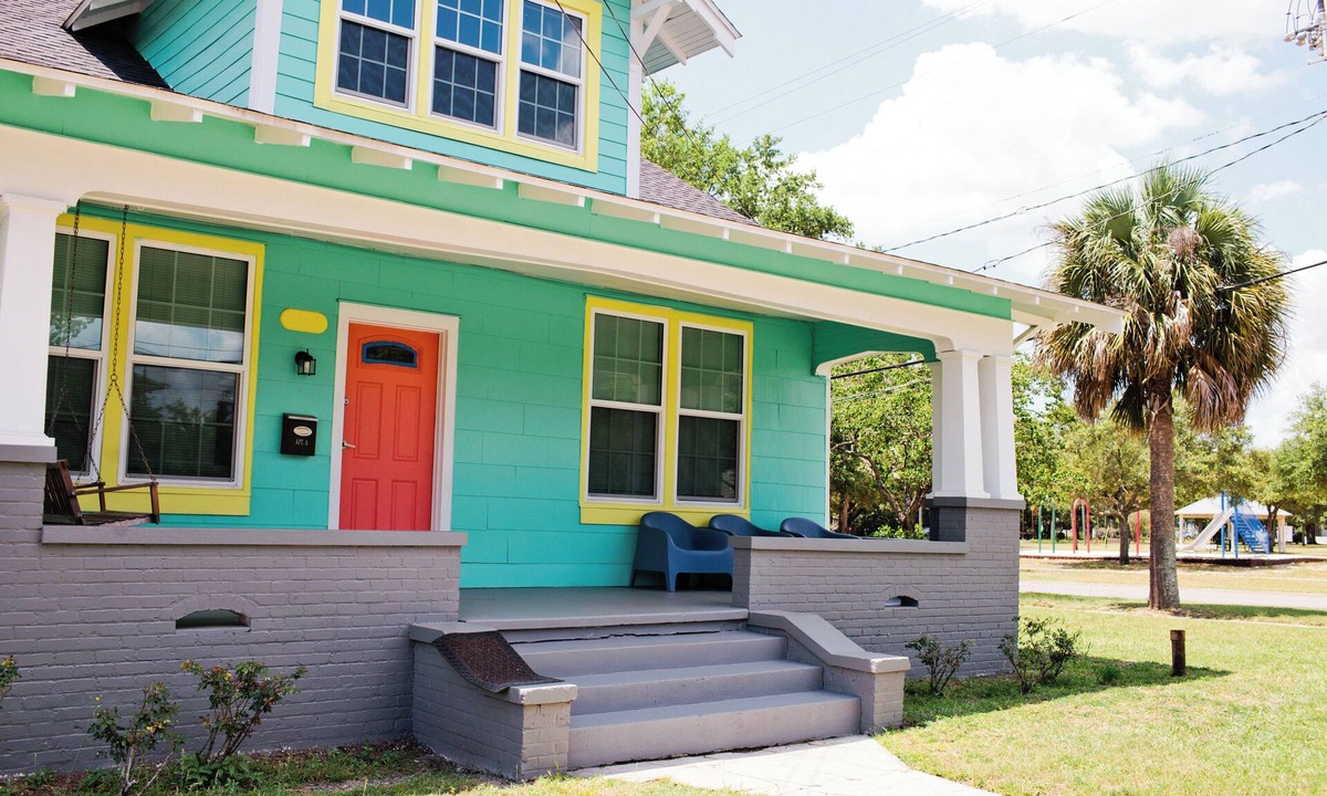 East Hill Apartment | East Hill Oasis | 4 Apartments Near Beach & City