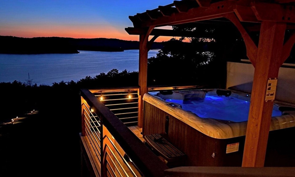 Blue Eye Cottage | Enchanting Cottage with Sweeping Lake Views, Golden Sunsets, Hot Tub, Nature Trail & Dog-Friendly