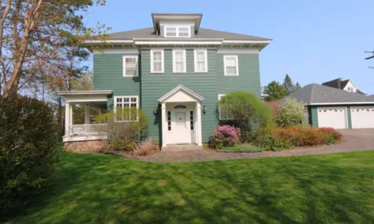 Sault Ste. Marie House | Experience Timeless Elegance at Our Historic Home