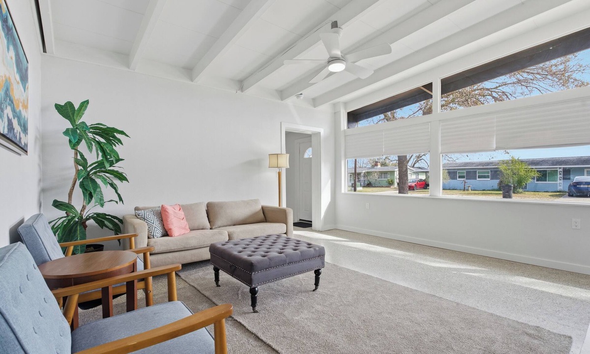 Oldsmar House | Experience Timeless Mid-Century Comfort Near Oldsmar’s Best Attractions