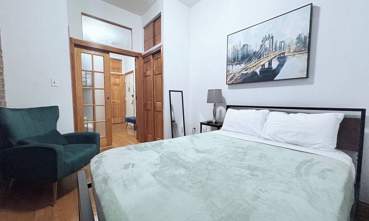 Garment District Apartment | Explore NYC with Ease - Comfortable Midtown Apartment Near Everything
