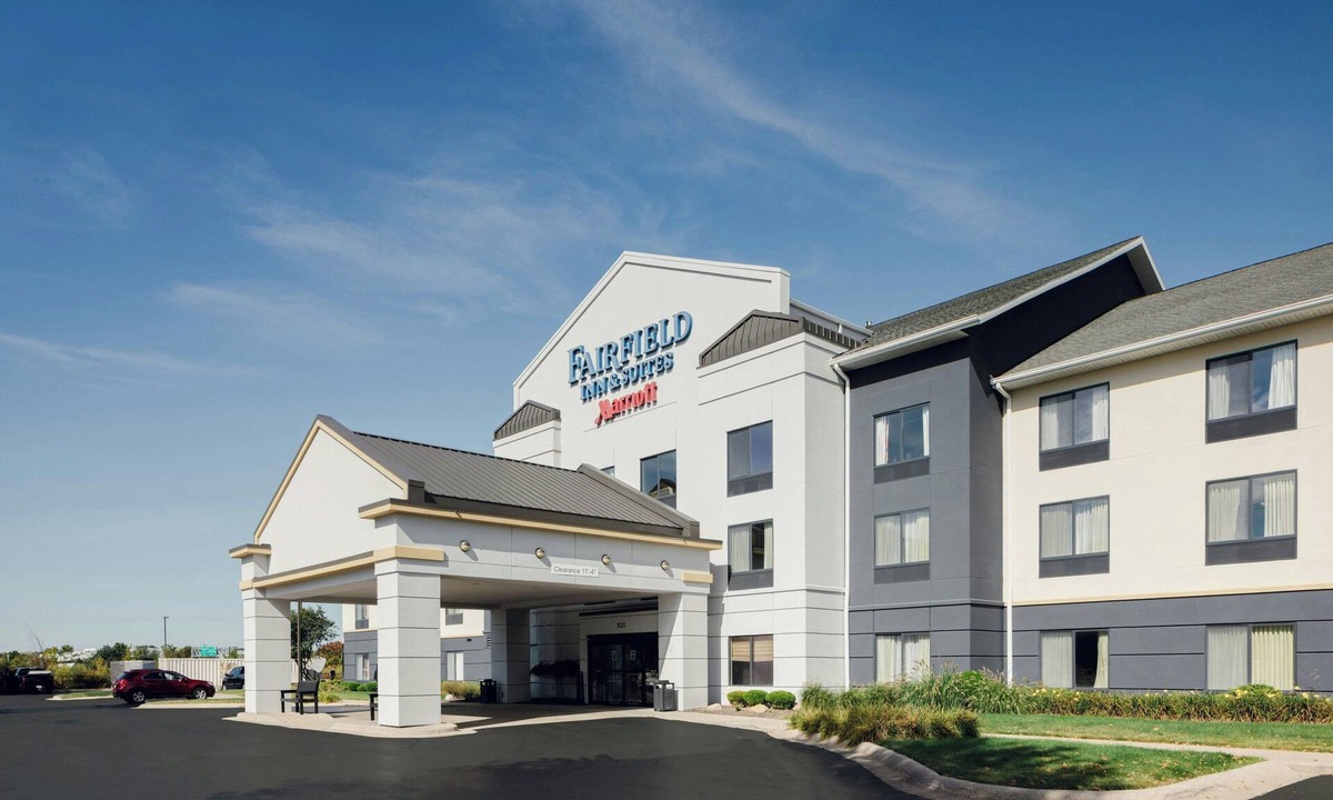 Norton Shores Hotel | Fairfield Inn and Suites by Marriott Muskegon Norton Shores
