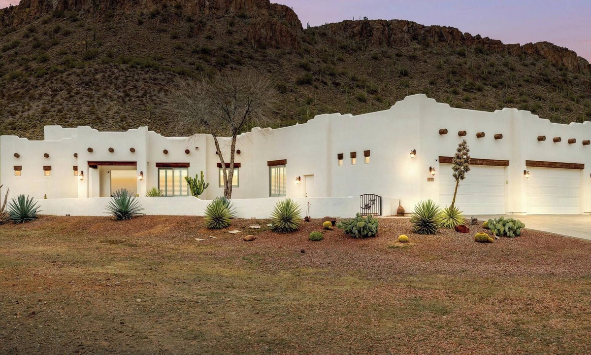 Phoenix House | Falling Star | New River w/Pool + Hot Tub + Ping Pong + Views