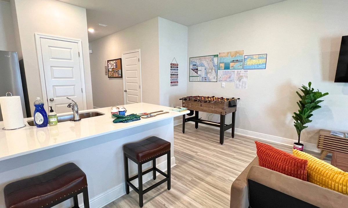 Gulf Breeze House | Family and Pet Friendly. Drive to beaches. 1-Gig Internet.