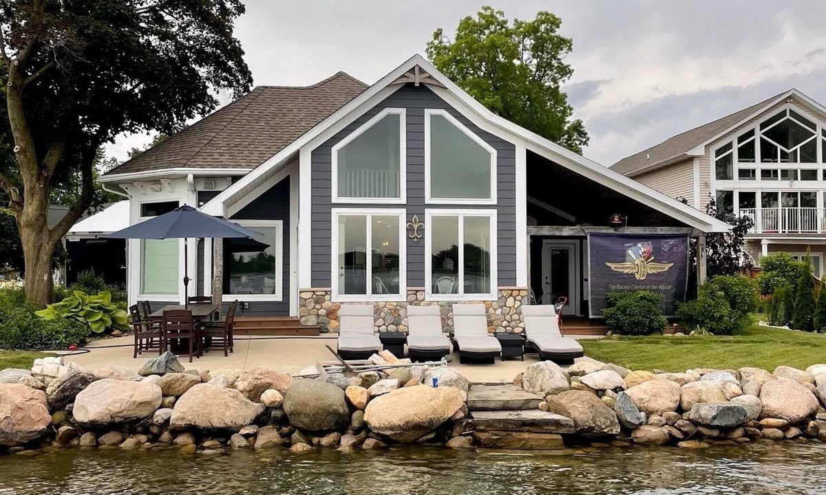 Rome City House | Family-Friendly Lakefront Home with Hot Tub and Kayaks