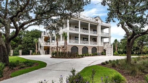 Debordieu Colony Villa | Fascinating Villa with Swimming Pool in Georgetown, South Carolina