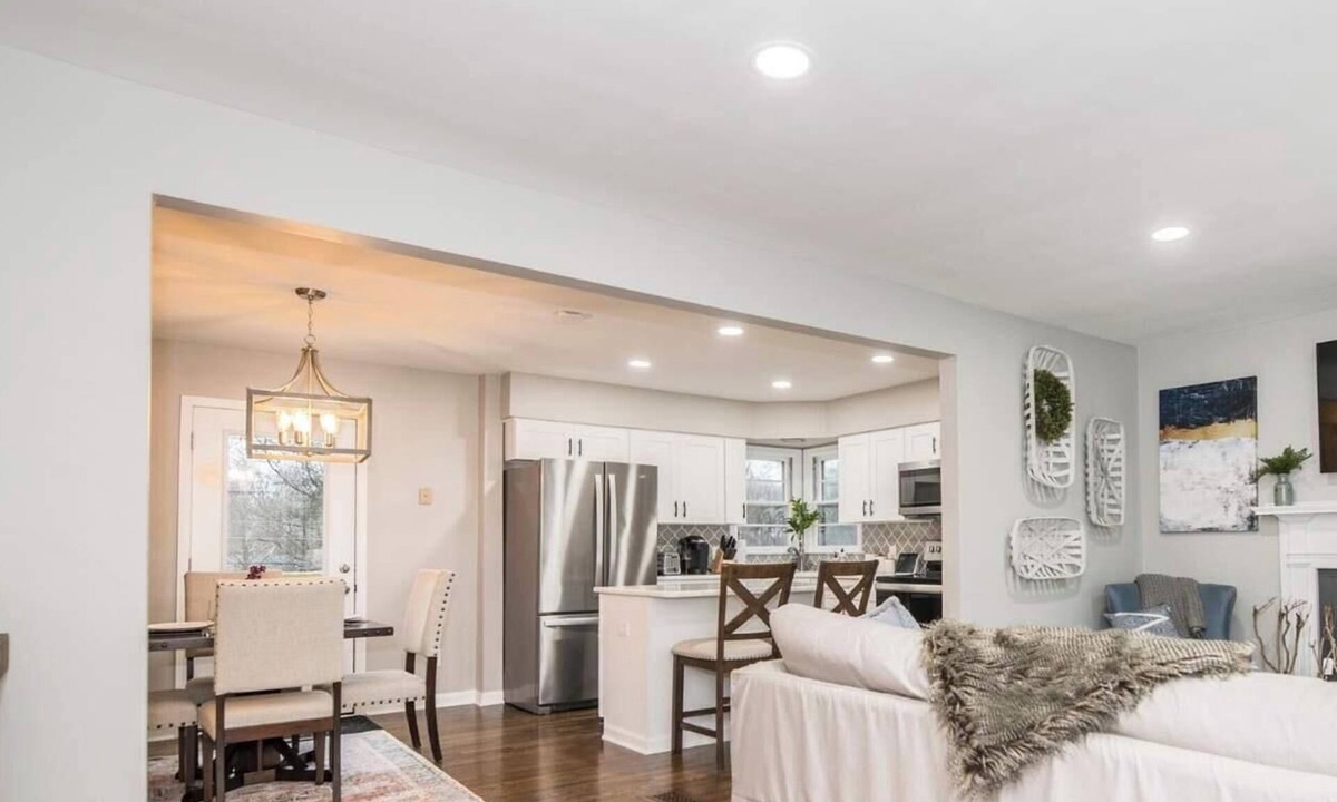 Lexington House | Firepit | Outdoor Deck | Sleeps 10
