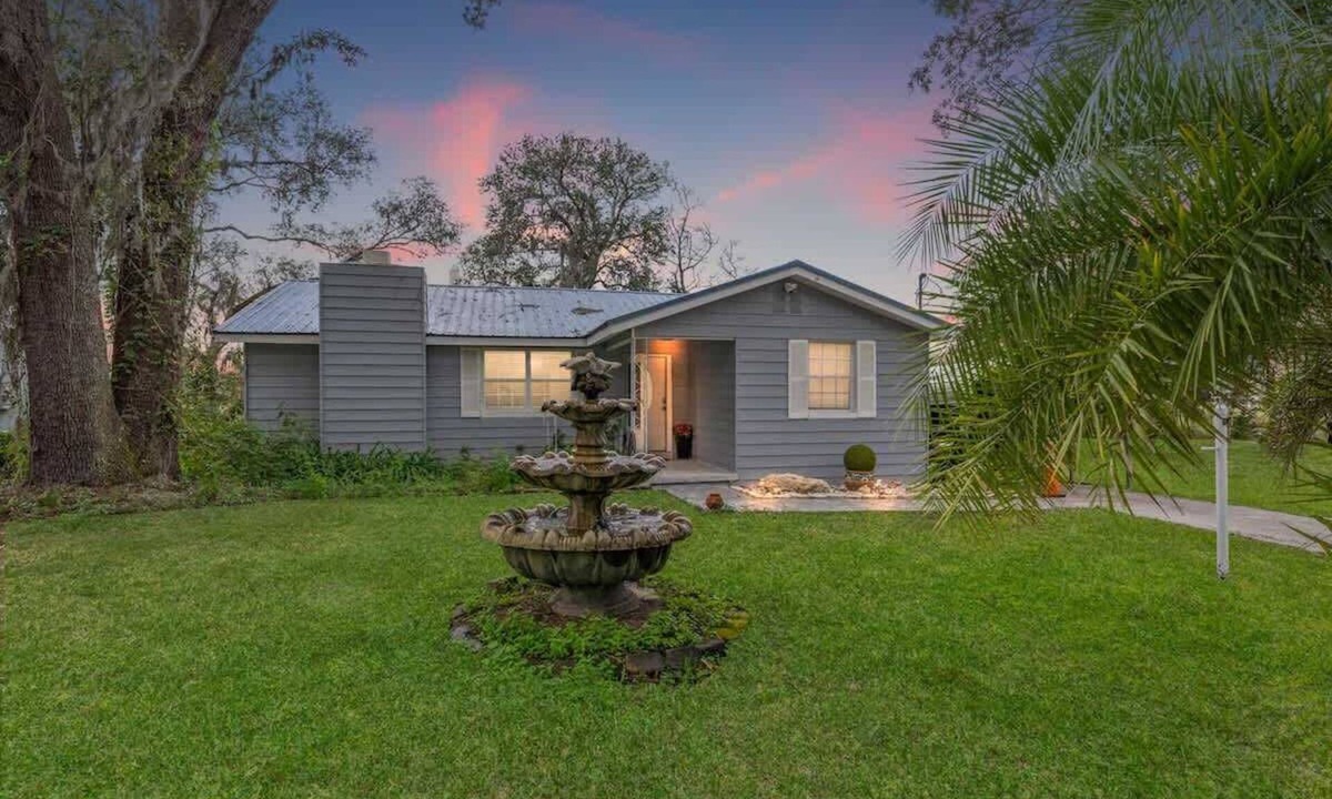 Northside Ski Chalet | Fishing Cottage, Peaceful, 3 Bedroom, Family Friendly, Washer and Dryer, Long-Term