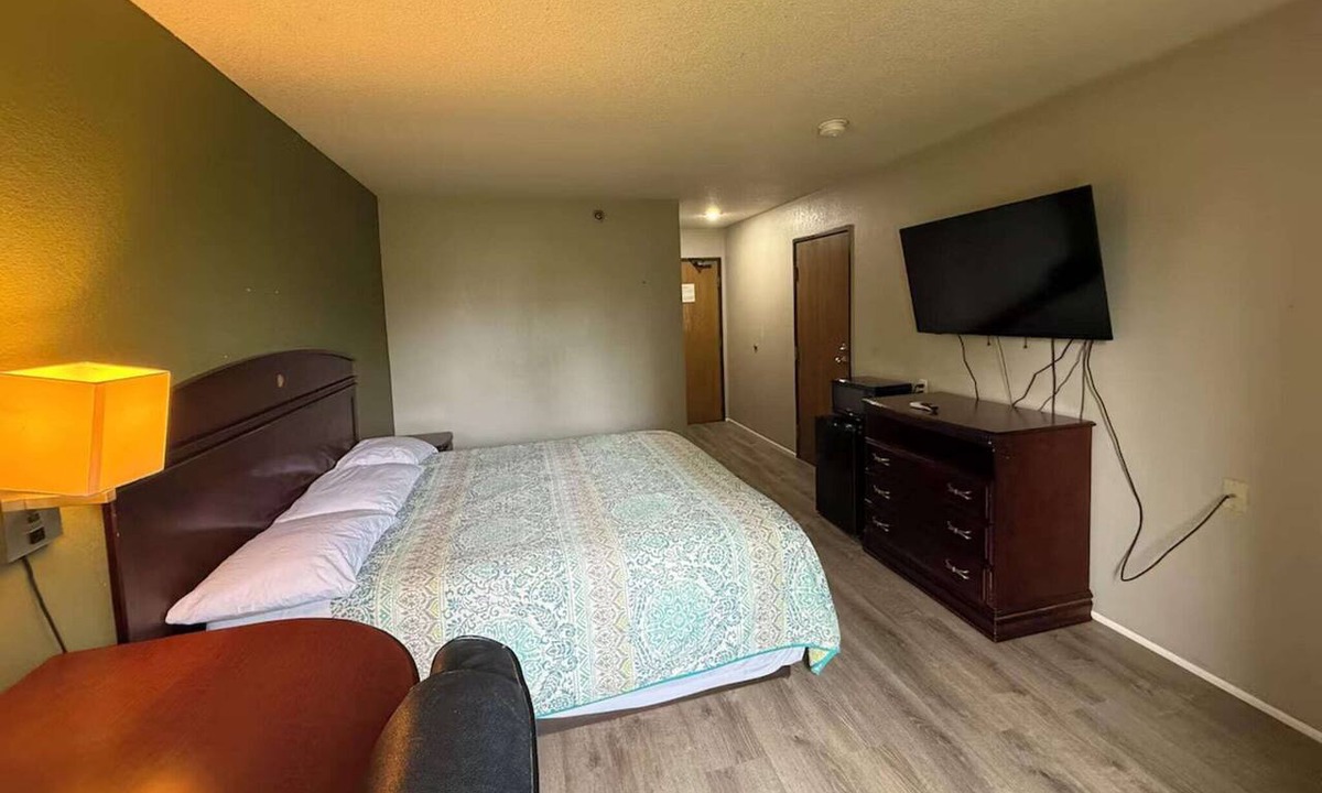 Coldwater Apartment | Full Bed | Non-Smoking