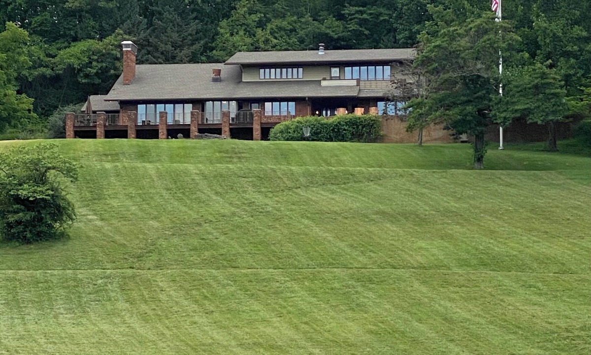 Godfrey Hotel | Grafton Getaway @ Overlook Lodge - an 8,000 sq foot home on 33 acres & sleeps 35