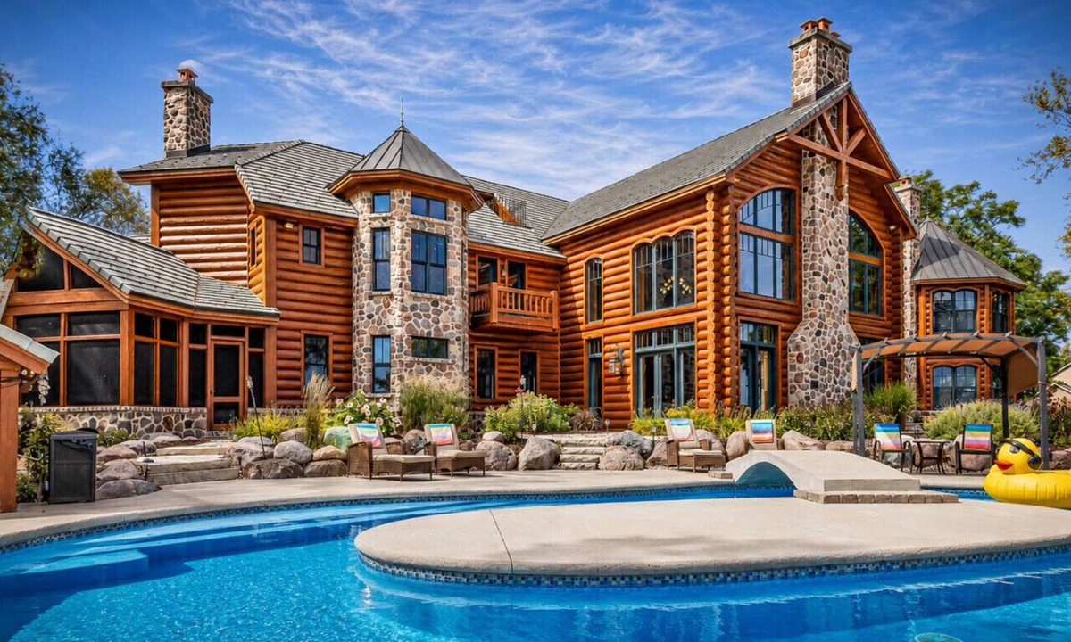 Suamico House | Grand on Longtail | Lazy River · Lake · Luxe Stay