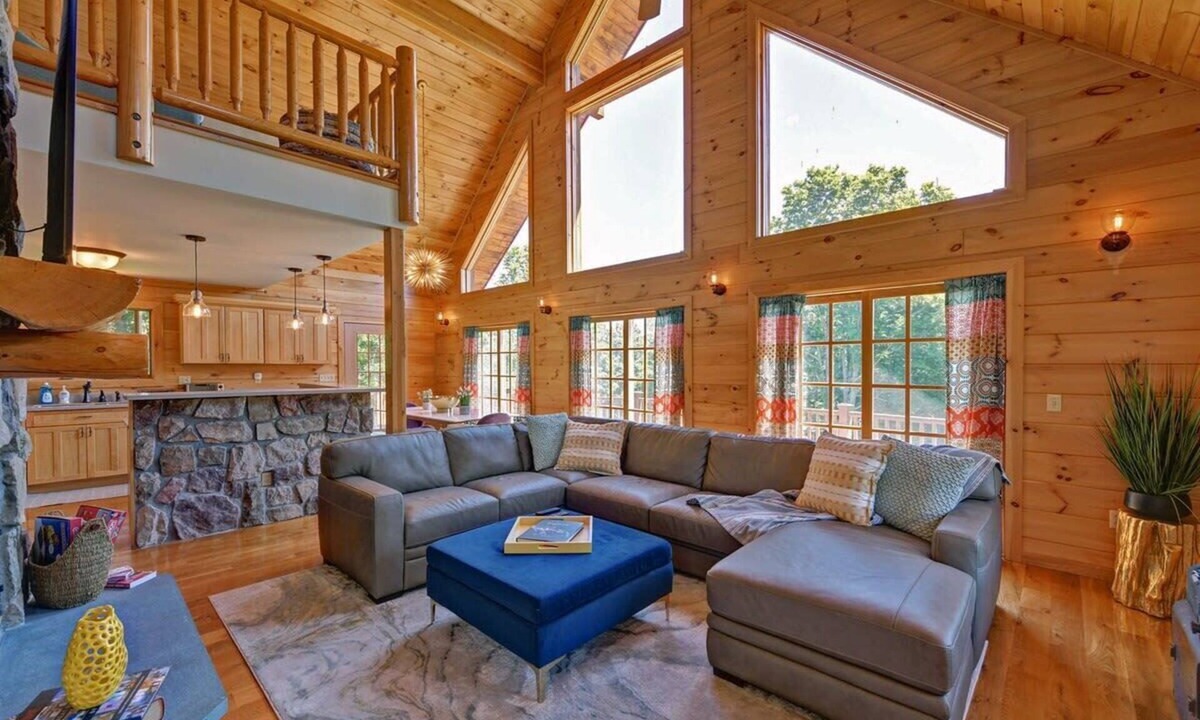Great Barrington House | Great Barrington, Cabin Sleeps 14, Walk To Town