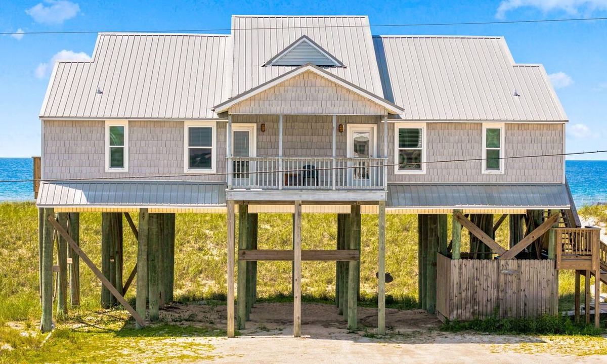 Navarre Beach House | 🌊🌴Gulf-Front | Sunset Views from the Large Deck | Sleeps 14 | Salty Breeze