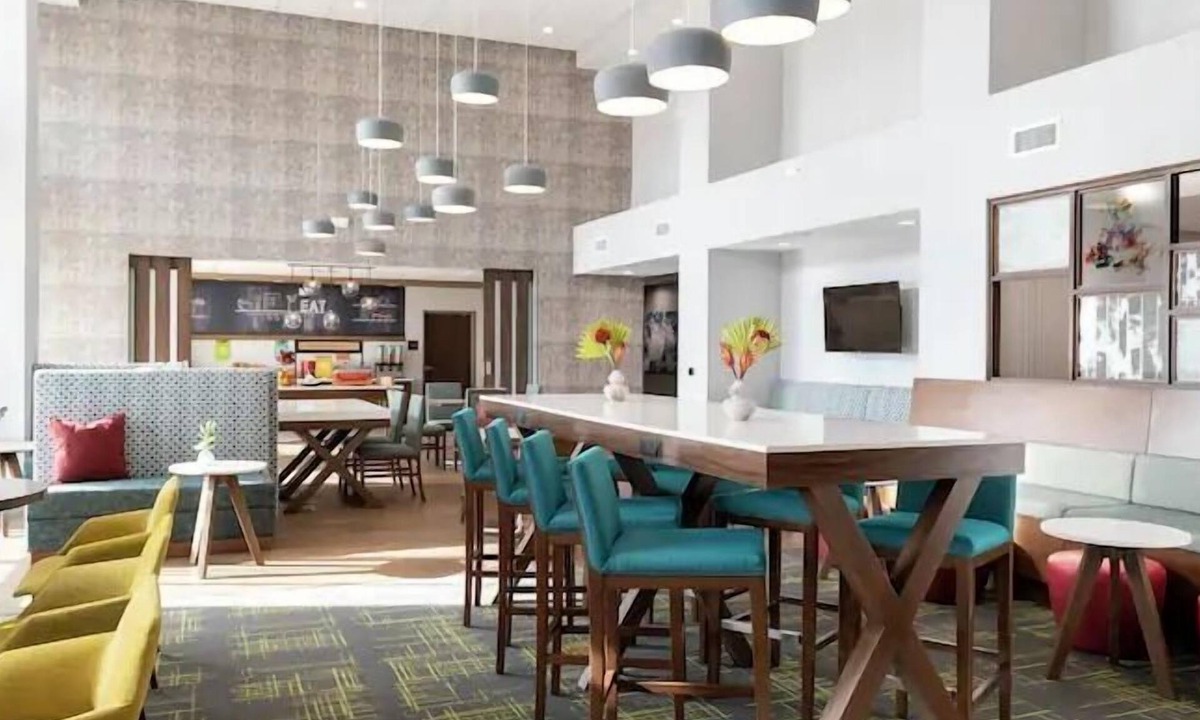Adrian Hotel | Hampton Inn & Suites Adrian