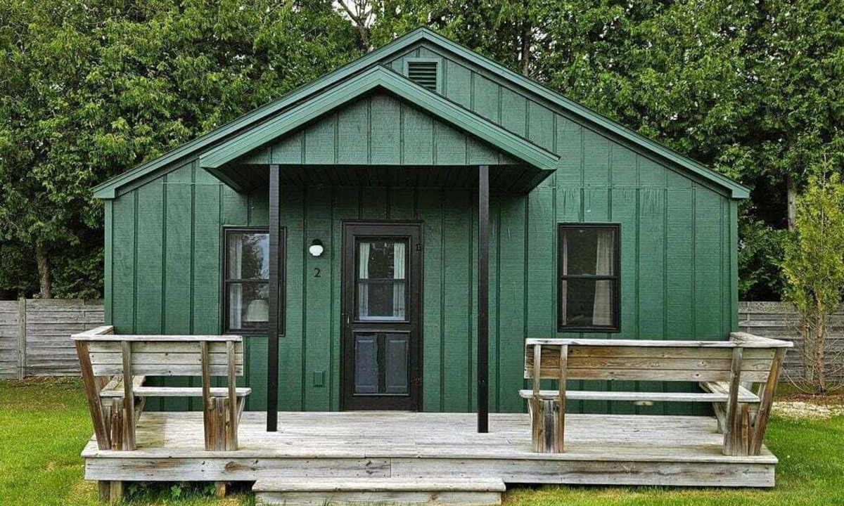 Hessel Cabin | Hessel Bay Cabin 2: Lake Huron waterfront resort cabin sleeps 2.