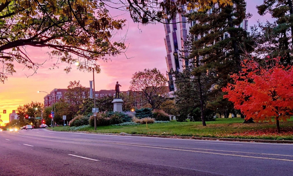Central West End Apartment | Historic 3-Bedroom Guest Suite · Prime Forest Park Location in Central West End