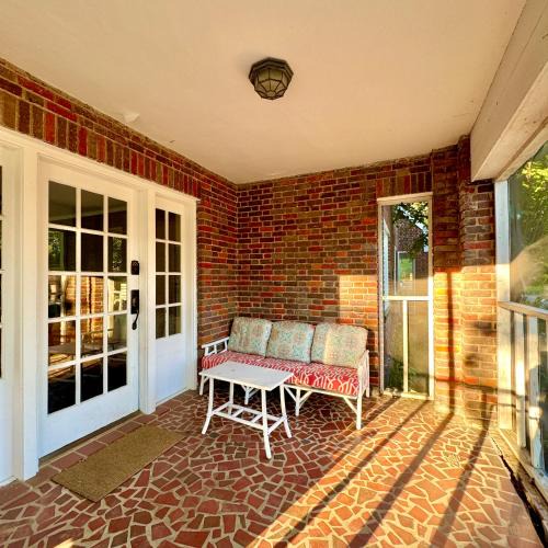 Old Towne Apartment | Historic Home, Modern Amenities- 15 Minutes to Downtown Chattanooga- Perfect for Families