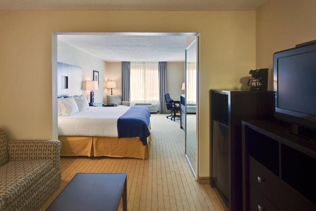 Albuquerque Hotel | Holiday Inn Express Hotel & Suites Albuquerque Airport by IHG