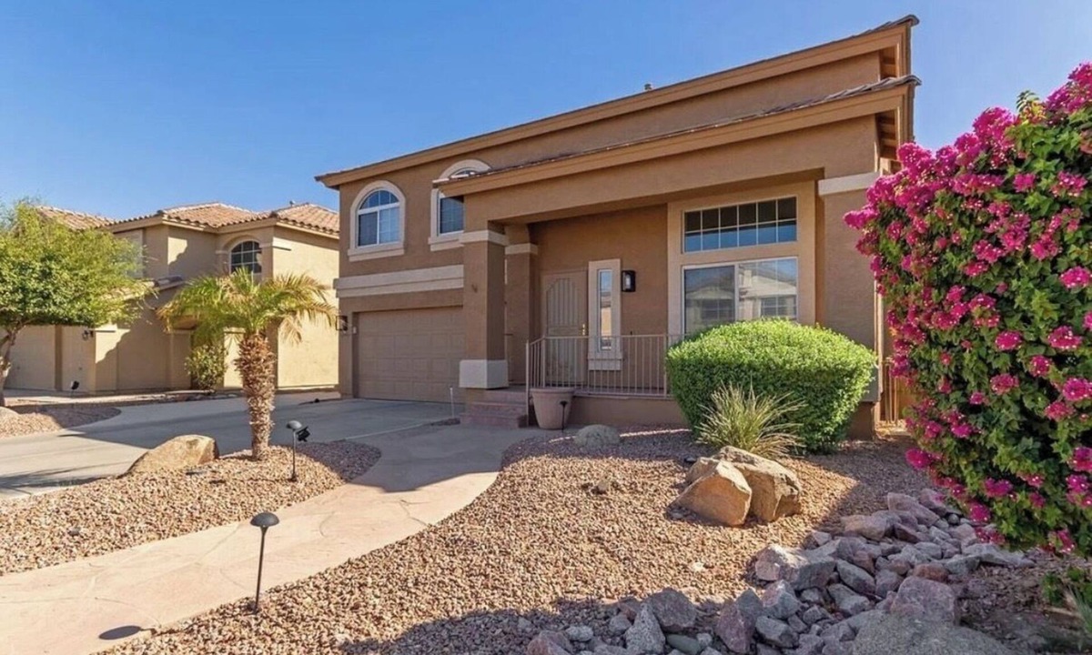 Western Meadows House | Home Base - 3 bed 2.5 bath with Pool & Outdoor Entertaining Space in Surprise!