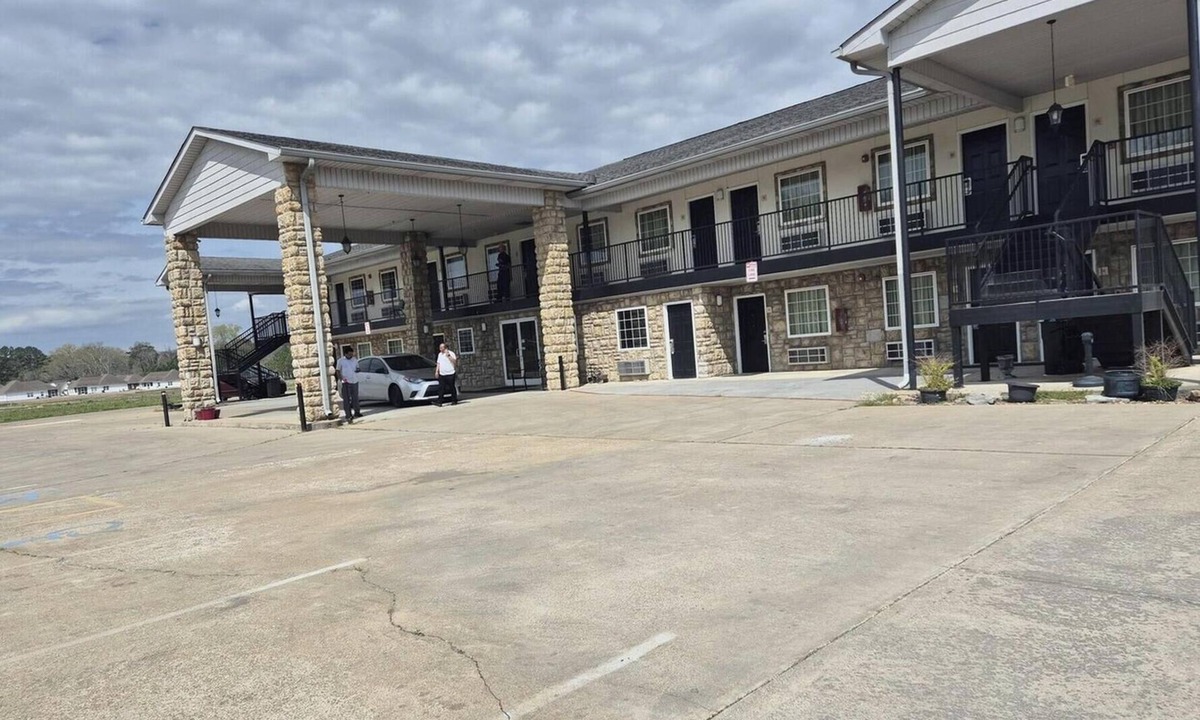Chickamauga Apartment | King Bed Accessible Non-Smoking