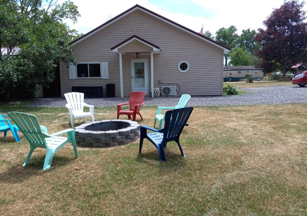 Dundee House | Lake View Eagles Nest