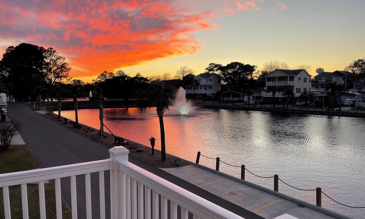 Myrtle Beach House | Lakefront Beach House Free Golf Cart, Bikes & Waterpark!