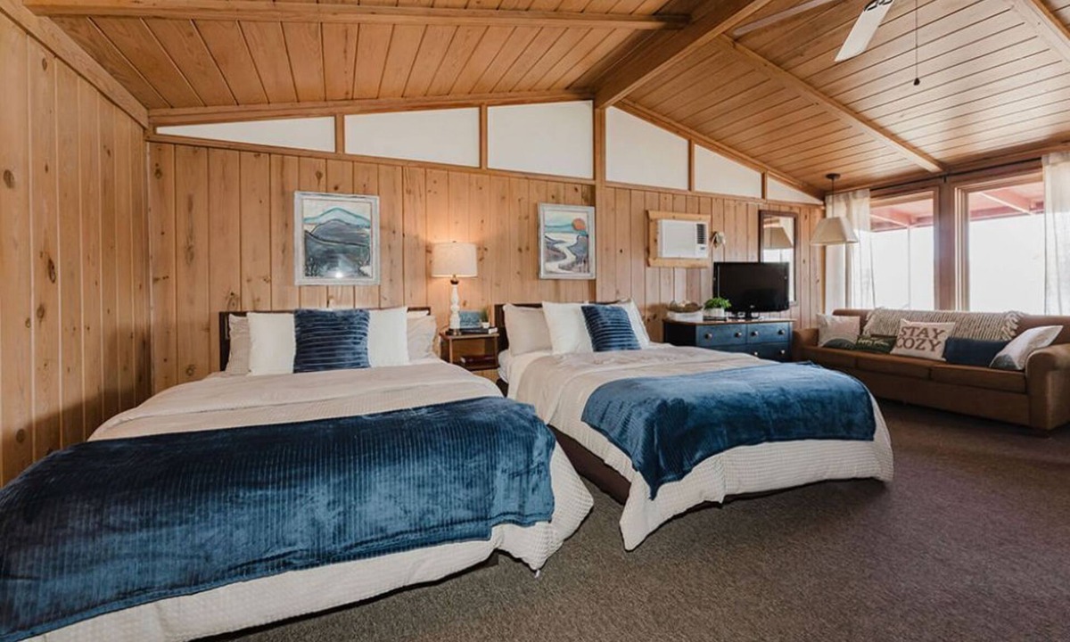 Blue Eye Cabin | Lakefront Cabin #4 - Steps from Table Rock Lake at Happy Hollow Resort - Branson