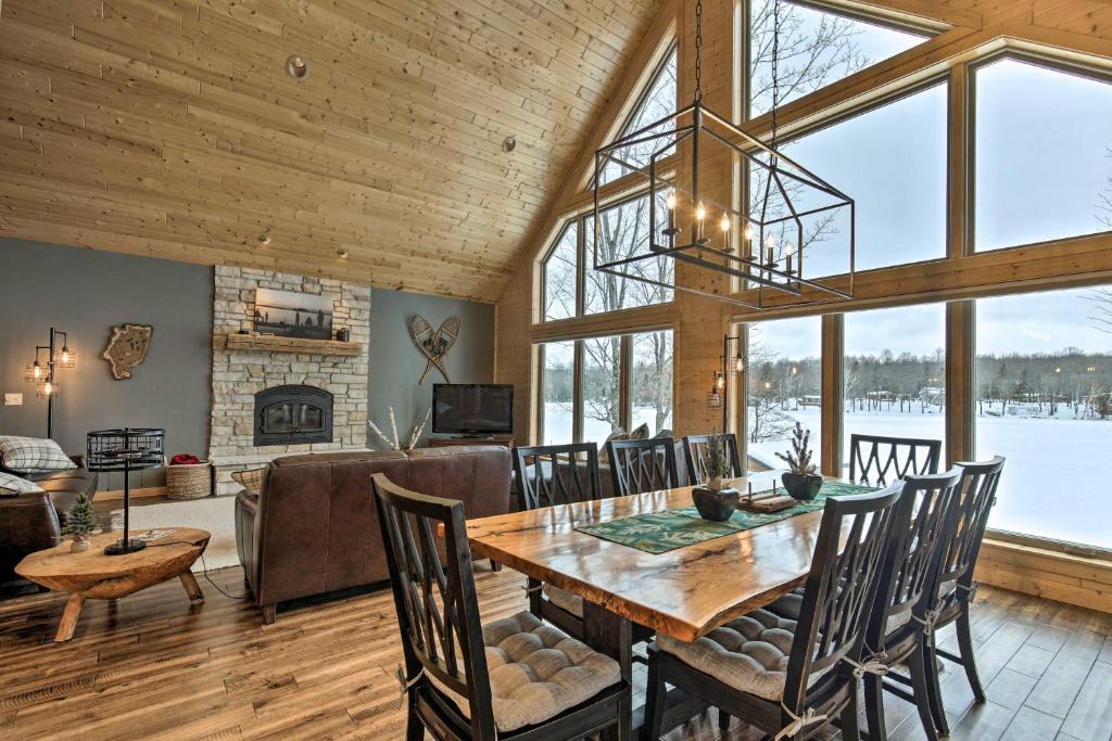 Iron River House | Lakefront Cottage in Iron River: 3 Mi to Skiing!